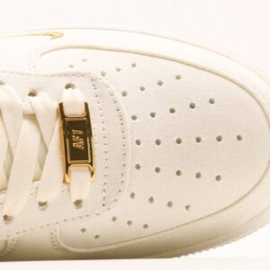 【AT2795】Nike Air Force 1 Lowは、汎用性の高いカジュアルスポーツシューズです。