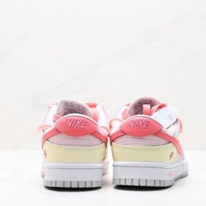 【AT2928】Nike SB Dunk Low ”Green / Beige” hello kitty ハローキティデストラクチブウィンドウ 短足のリラックスしたスポーツスケートボードシューズ サンリオ　かわいい　アニメ