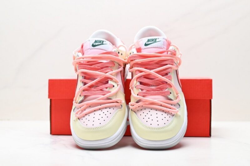 【AT2928】Nike SB Dunk Low ”Green / Beige” hello kitty ハローキティデストラクチブウィンドウ 短足のリラックスしたスポーツスケートボードシューズ サンリオ　かわいい　アニメ