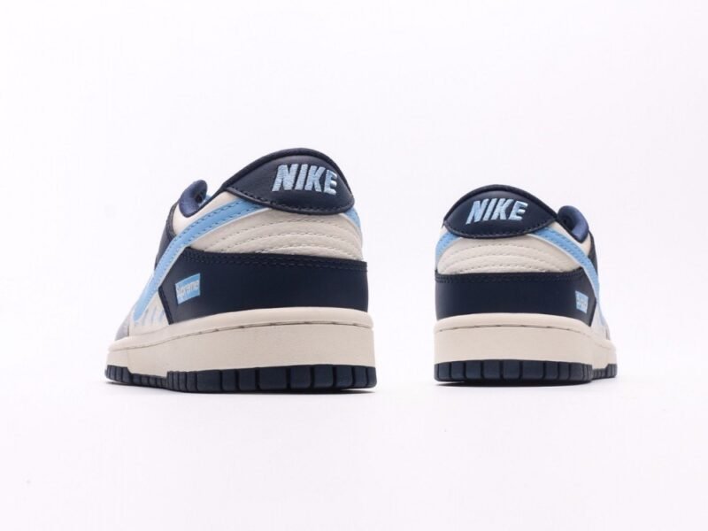 【AT2938】Nike SB Dunk Low Supremeコラボ - 英語のグレーブルー　アニバーサリーハイエンドカスタム　ローライズカジュアルスニーカー