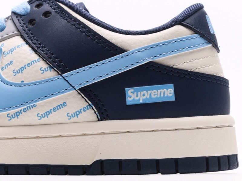 【AT2938】Nike SB Dunk Low Supremeコラボ - 英語のグレーブルー　アニバーサリーハイエンドカスタム　ローライズカジュアルスニーカー