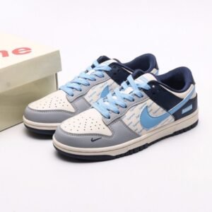 【AT2938】Nike SB Dunk Low Supremeコラボ - 英語のグレーブルー　アニバーサリーハイエンドカスタム　ローライズカジュアルスニーカー