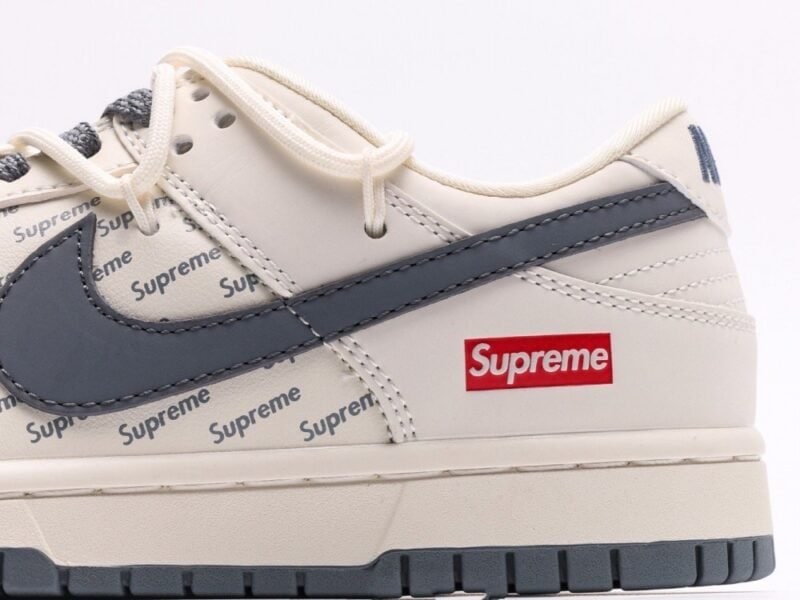 【AT2941】Nike Dunk Low x Supreme これは、伝統的な産業流れ作業のデザイン制限を打破し
