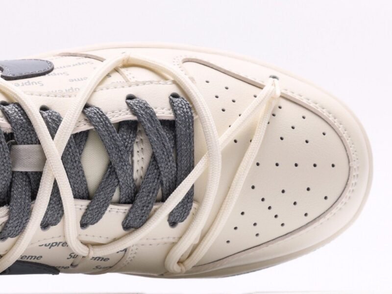 【AT2941】Nike Dunk Low x Supreme これは、伝統的な産業流れ作業のデザイン制限を打破し