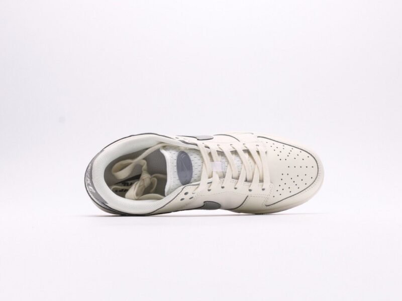 【AT2942】Supreme x Nike Dunk Lowは、このデザインは伝統的な工業流れ作業の制限を破り、この白い灰色のチェックを打破します。