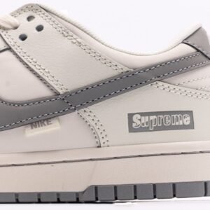 【AT2942】Supreme x Nike Dunk Lowは、このデザインは伝統的な工業流れ作業の制限を破り、この白い灰色のチェックを打破します。
