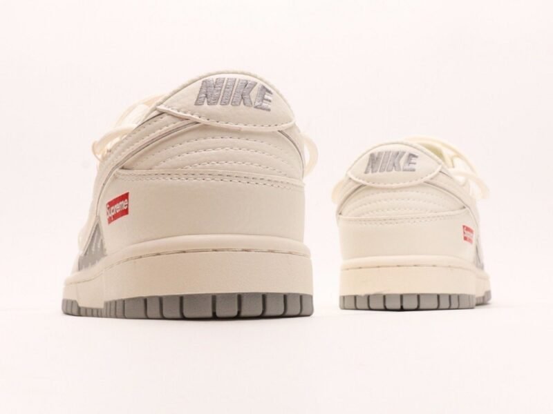 【AT2943】Nike SB Dunk Low x Supremeとのコラボレーション-白銀キツネ刻印アニバーサリーハイエンドカスタマイズローカットカジュアルスニーカー