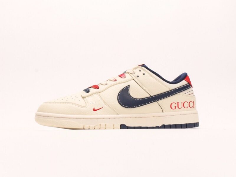 【AT2944】Gucci x Nike Dunk Low スポーツスケートシューズ、このモデルは伝統的な産業流れ作業デザインの制限を破ります。