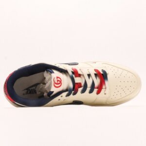 【AT2944】Gucci x Nike Dunk Low スポーツスケートシューズ、このモデルは伝統的な産業流れ作業デザインの制限を破ります。