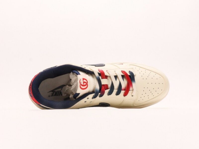 【AT2944】Gucci x Nike Dunk Low スポーツスケートシューズ、このモデルは伝統的な産業流れ作業デザインの制限を破ります。
