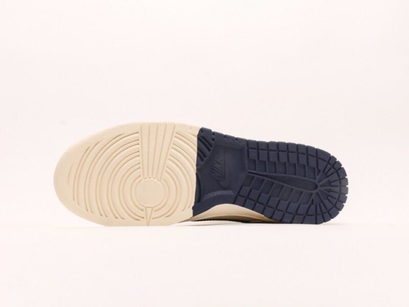 【AT2944】Gucci x Nike Dunk Low スポーツスケートシューズ、このモデルは伝統的な産業流れ作業デザインの制限を破ります。