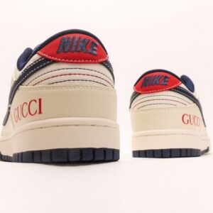 【AT2944】Gucci x Nike Dunk Low スポーツスケートシューズ、このモデルは伝統的な産業流れ作業デザインの制限を破ります。