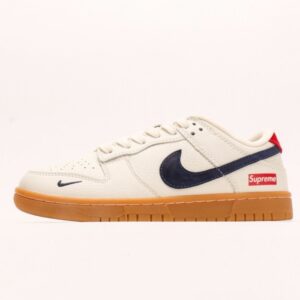 【AT2945】Supreme x Nike Dunk Lowスケートシューズ、このスニーカーは伝統的な産業デザインの制約を打破することを提唱しています。