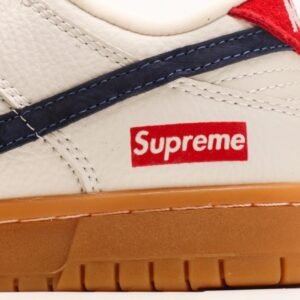 【AT2945】Supreme x Nike Dunk Lowスケートシューズ、このスニーカーは伝統的な産業デザインの制約を打破することを提唱しています。