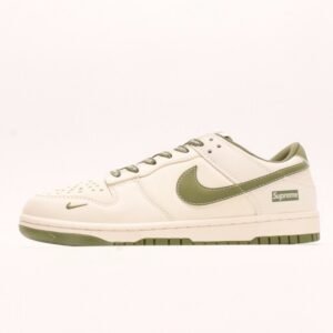【AT2946】Supreme x Nike Dunk Low オリーブキャンバスは、伝統的な産業の流れ作業デザインの制限を破ることを主張しています。