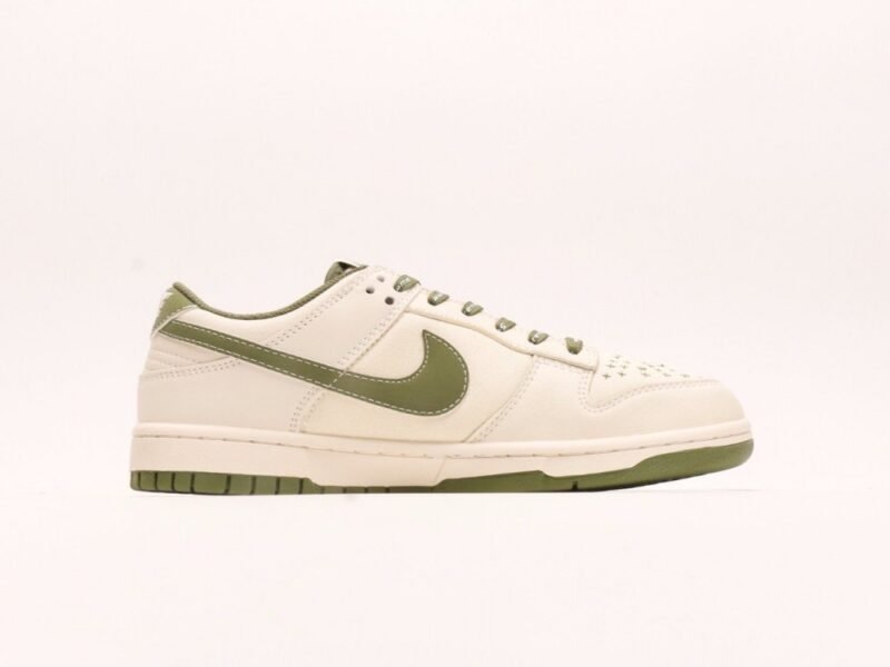 【AT2946】Supreme x Nike Dunk Low オリーブキャンバスは、伝統的な産業の流れ作業デザインの制限を破ることを主張しています。