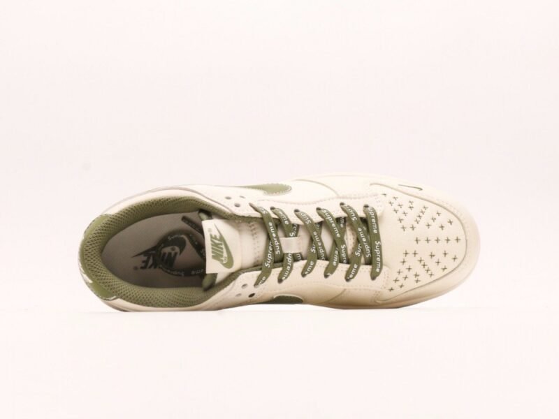 【AT2946】Supreme x Nike Dunk Low オリーブキャンバスは、伝統的な産業の流れ作業デザインの制限を破ることを主張しています。