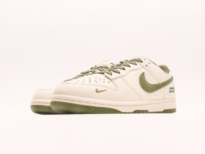 【AT2946】Supreme x Nike Dunk Low オリーブキャンバスは、伝統的な産業の流れ作業デザインの制限を破ることを主張しています。