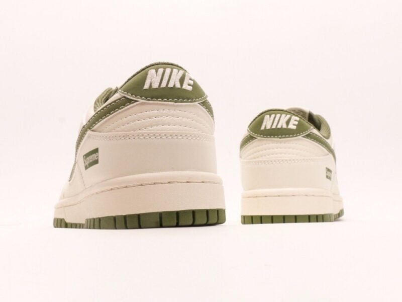 【AT2946】Supreme x Nike Dunk Low オリーブキャンバスは、伝統的な産業の流れ作業デザインの制限を破ることを主張しています。