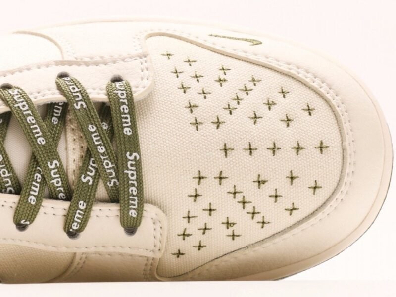【AT2946】Supreme x Nike Dunk Low オリーブキャンバスは、伝統的な産業の流れ作業デザインの制限を破ることを主張しています。
