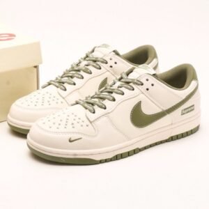 【AT2946】Supreme x Nike Dunk Low オリーブキャンバスは、伝統的な産業の流れ作業デザインの制限を破ることを主張しています。