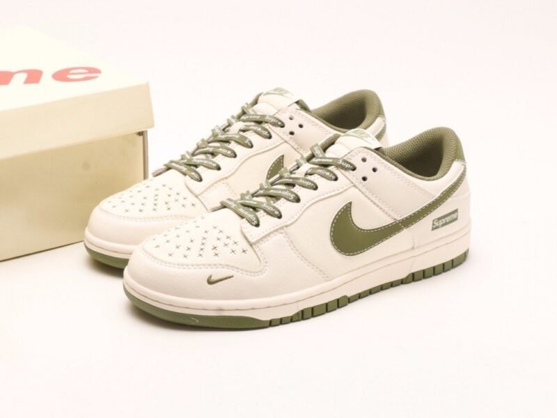 【AT2946】Supreme x Nike Dunk Low オリーブキャンバスは、伝統的な産業の流れ作業デザインの制限を破ることを主張しています。
