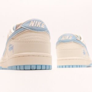 【AT2947】Stussy x Nike Dunk Lowの迷彩キャンバスは、伝統的な産業流れラインの制限を打破しようとする。