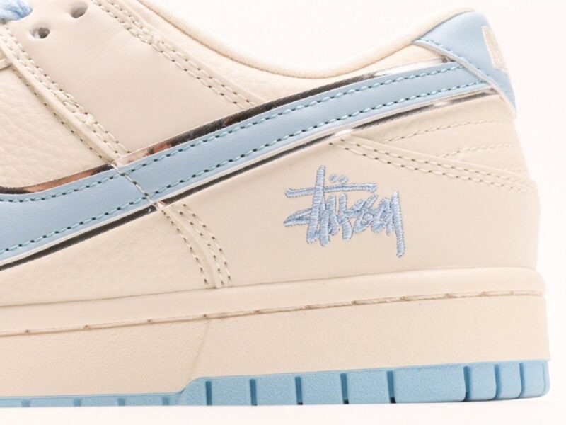 【AT2947】Stussy x Nike Dunk Lowの迷彩キャンバスは、伝統的な産業流れラインの制限を打破しようとする。