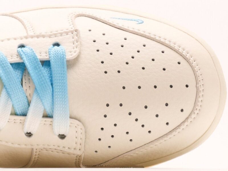 【AT2950】Supreme x Nike Dunk Lowのスニーカーはトラディショナルな工業製造ラインの制限を打ち破ることを提案しています。