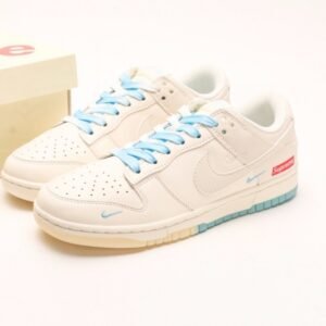 【AT2950】Supreme x Nike Dunk Lowのスニーカーはトラディショナルな工業製造ラインの制限を打ち破ることを提案しています。