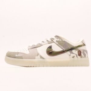 【AT2951】Bape x Nike Dunk Low ホワイト＆ブルー スウッシュ このデザインは伝統的な産業デザインの制約を破ることを主張しています。