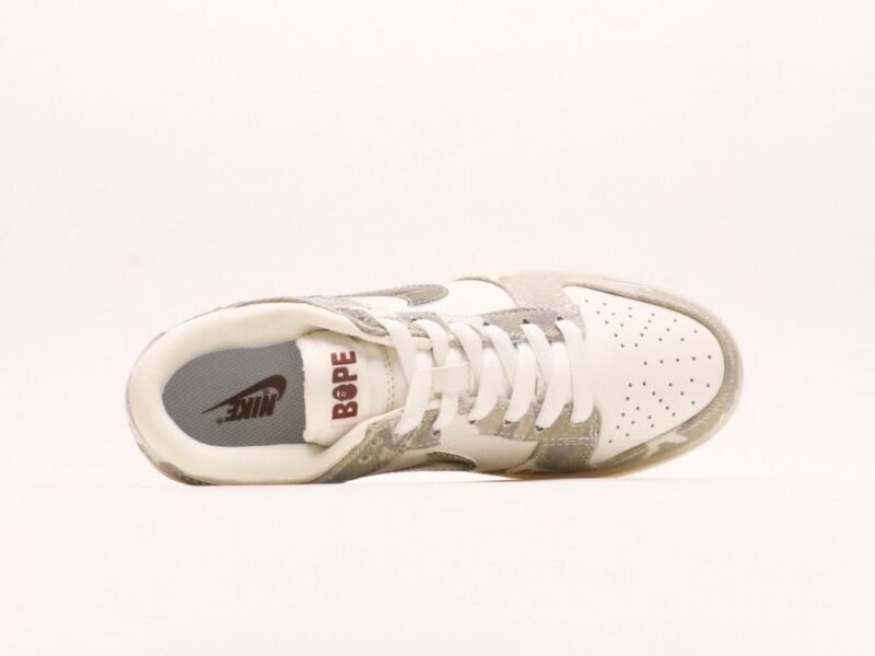 【AT2951】Bape x Nike Dunk Low ホワイト＆ブルー スウッシュ このデザインは伝統的な産業デザインの制約を破ることを主張しています。
