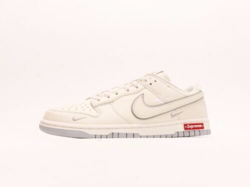 【AT2952】Supreme x Nike Dunk Low コラボ ホワイトグレー 三本クロスライン このコレクションは、伝統的な産業デザインの限界を打破しました。