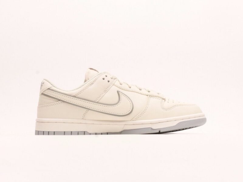 【AT2952】Supreme x Nike Dunk Low コラボ ホワイトグレー 三本クロスライン このコレクションは、伝統的な産業デザインの限界を打破しました。