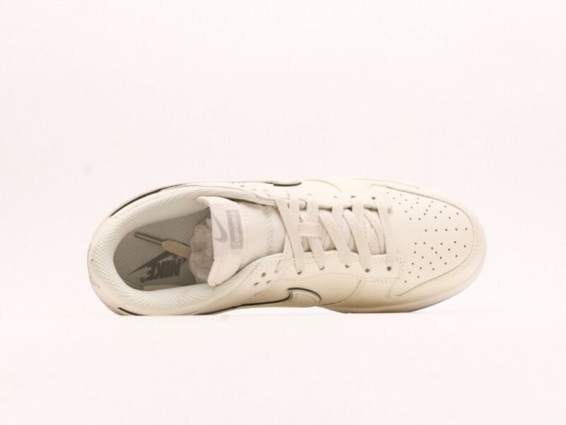 【AT2952】Supreme x Nike Dunk Low コラボ ホワイトグレー 三本クロスライン このコレクションは、伝統的な産業デザインの限界を打破しました。
