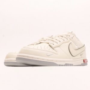 【AT2952】Supreme x Nike Dunk Low コラボ ホワイトグレー 三本クロスライン このコレクションは、伝統的な産業デザインの限界を打破しました。
