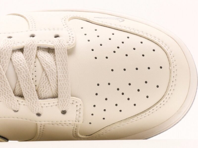 【AT2952】Supreme x Nike Dunk Low コラボ ホワイトグレー 三本クロスライン このコレクションは、伝統的な産業デザインの限界を打破しました。