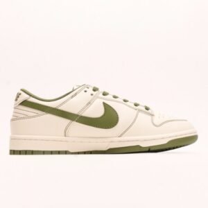【AT2953】Supreme x Nike Dunk Lowのコラボレーションホワイトグレーシュリーハックル、このモデルは工業化された伝統的な流れに挑戦し、制限を破ろうとする。