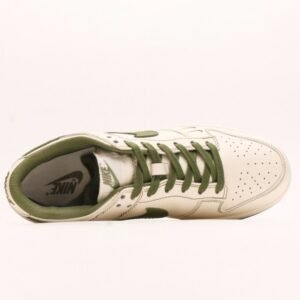 【AT2953】Supreme x Nike Dunk Lowのコラボレーションホワイトグレーシュリーハックル、このモデルは工業化された伝統的な流れに挑戦し、制限を破ろうとする。