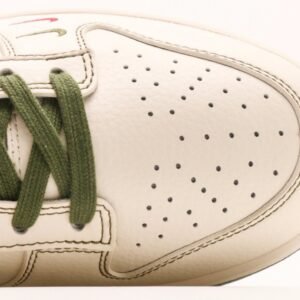 【AT2953】Supreme x Nike Dunk Lowのコラボレーションホワイトグレーシュリーハックル、このモデルは工業化された伝統的な流れに挑戦し、制限を破ろうとする。