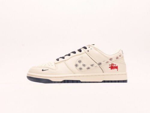 【AT2954】Stussy x Nike Dunk Low コラボモデルは、従来の工業デザインの制約を打破し、斬新なデザインを提案します。