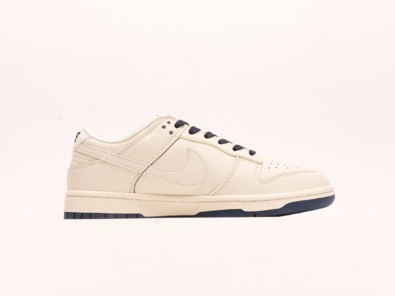 【AT2954】Stussy x Nike Dunk Low コラボモデルは、従来の工業デザインの制約を打破し、斬新なデザインを提案します。