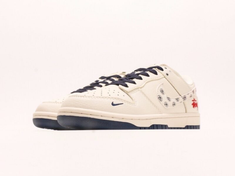 【AT2954】Stussy x Nike Dunk Low コラボモデルは、従来の工業デザインの制約を打破し、斬新なデザインを提案します。