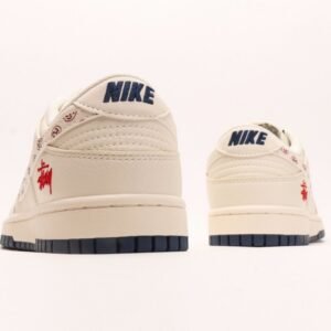 【AT2954】Stussy x Nike Dunk Low コラボモデルは、従来の工業デザインの制約を打破し、斬新なデザインを提案します。