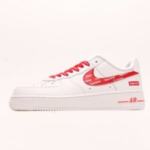 【AT2955】Supreme x Nk Air Force 1'07 Low シュプリームとNk Air Force 1'07 Lowは、柔らかいリザードスキンの牛革を使用しており、全幅のAir Soloエアクッションが内蔵されています。