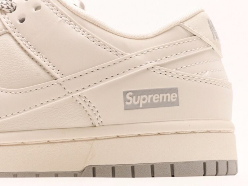 【AT2958】Nike SB Dunk Low Supremeコラボ - クラシックなグレー アニバーサリー高級カスタム ローカットカジュアルスニーカー