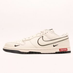 【AT2959】Supreme x Nike Dunk Low コラボは伝統的な工業流れ作業のデザイン制限を破ることを提唱しています。