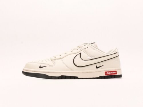 【AT2959】Supreme x Nike Dunk Low コラボは伝統的な工業流れ作業のデザイン制限を破ることを提唱しています。