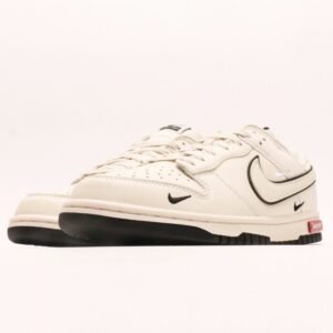 【AT2959】Supreme x Nike Dunk Low コラボは伝統的な工業流れ作業のデザイン制限を破ることを提唱しています。