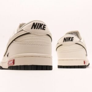 【AT2959】Supreme x Nike Dunk Low コラボは伝統的な工業流れ作業のデザイン制限を破ることを提唱しています。